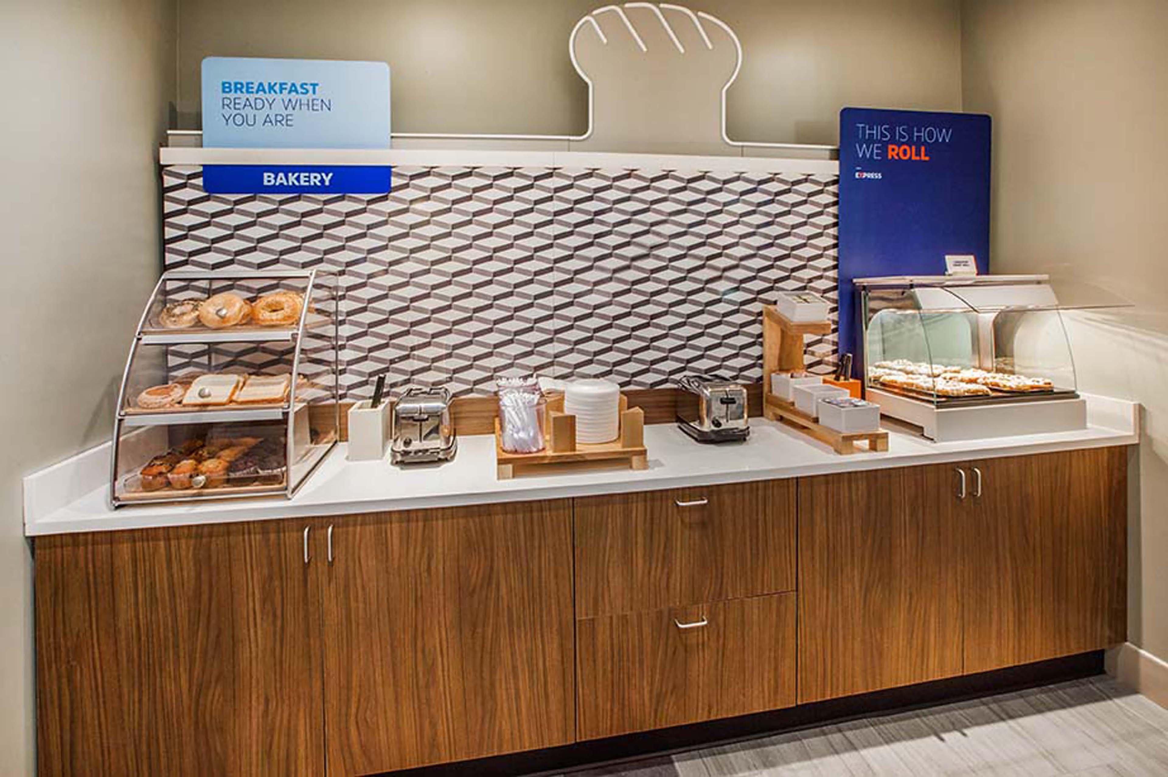 Holiday Inn Express & Suites Cheektowaga North East By Ihg Esterno foto