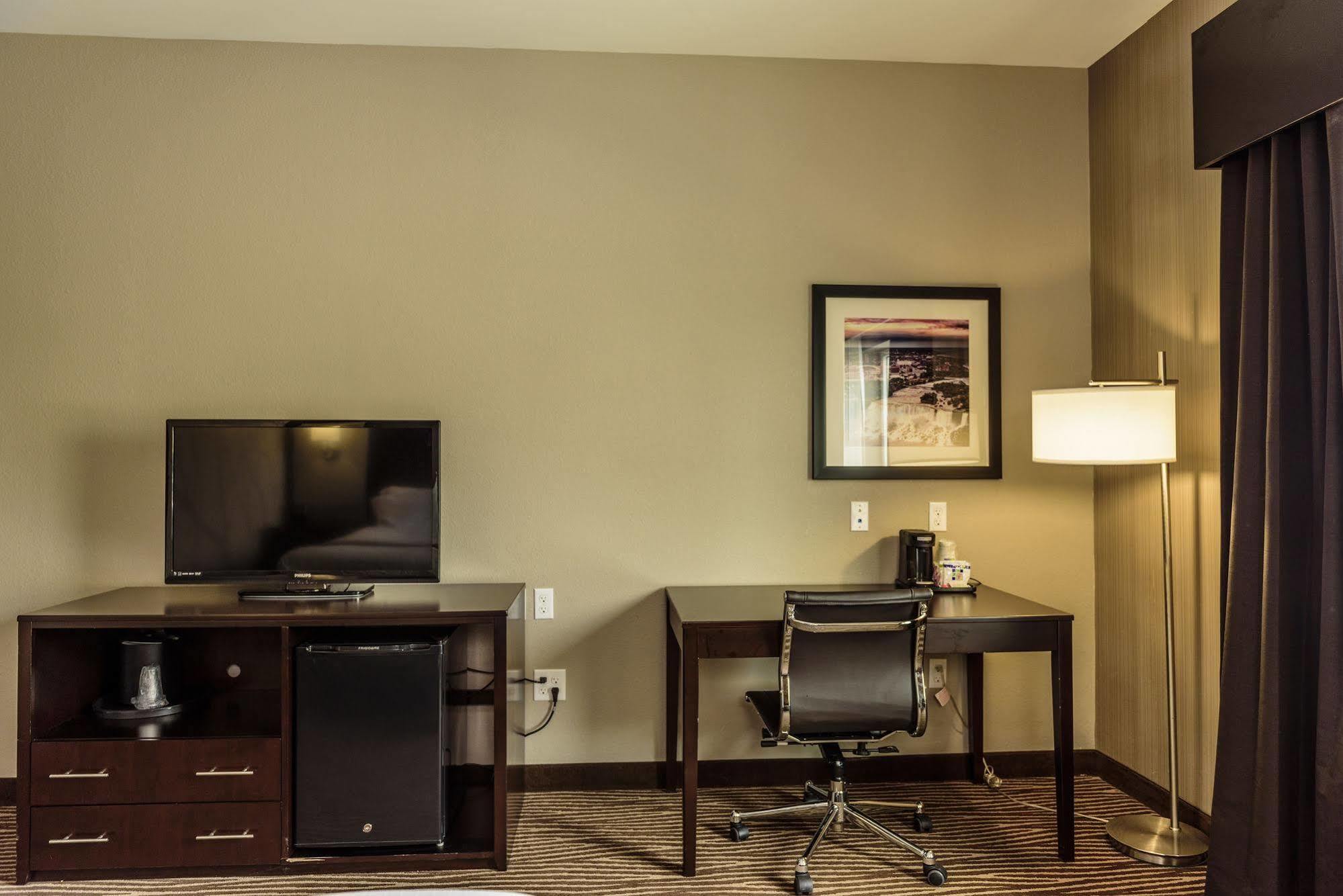 Holiday Inn Express & Suites Cheektowaga North East By Ihg Esterno foto